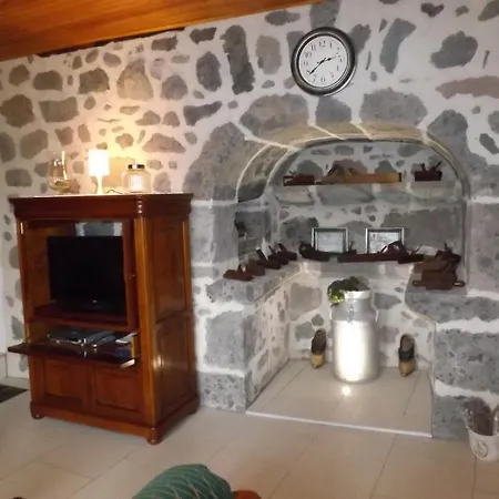 Charme Et Confort: Renove Avec Jardin, Proche Et Randonnees - Fr-1-742-271 * Saint-Cernin (Cantal)