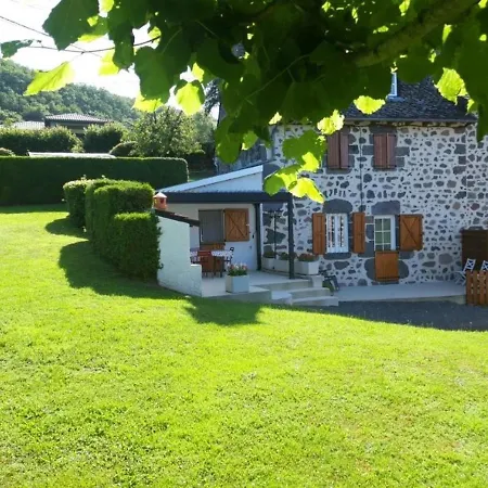 Charme Et Confort: Renove Avec Jardin, Proche Et Randonnees - Fr-1-742-271 Holiday home