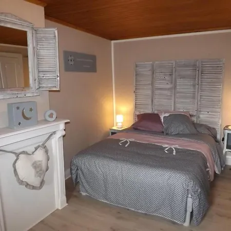 Charme Et Confort: Renove Avec Jardin, Proche Et Randonnees - Fr-1-742-271 Holiday home