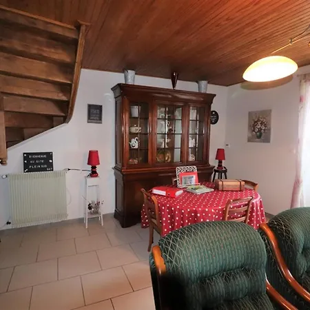 Charme Et Confort: Renove Avec Jardin, Proche Et Randonnees - Fr-1-742-271 Holiday home Saint-Cernin (Cantal)